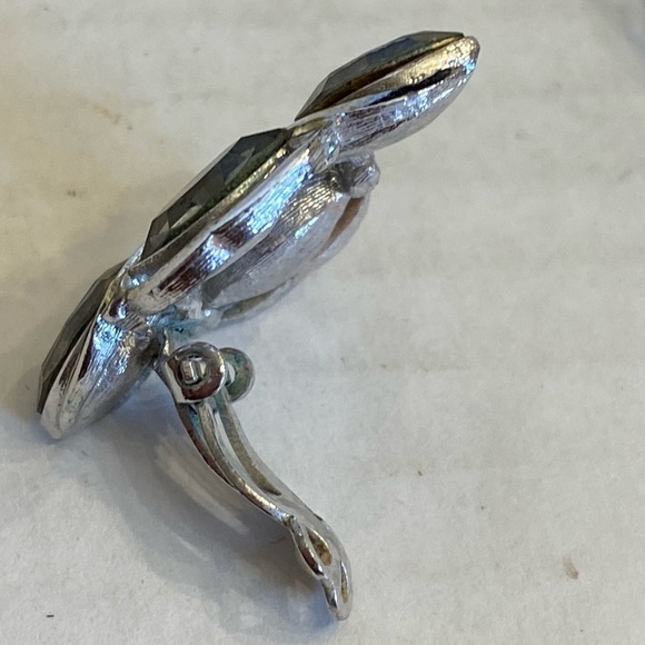 Vintage Basket Brooch and Earrings Set  Rhinestone Shield Silver Set - Picture 13 of 15